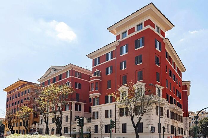 Appartamento con 8 locali in vendita in Via Oslavia Roma, Roma