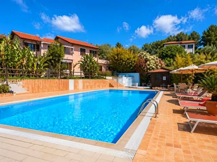 Casa con 6 locali in vendita in Madonna della Neve, Vallebona