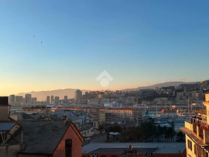 Appartamento con 7 locali in vendita in Piazza Cavour, Genova