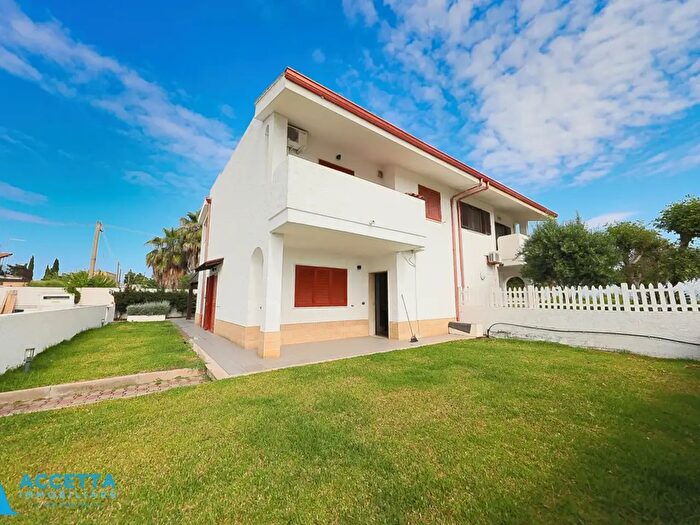 Casa quadrilocale in vendita in Viale Jonio, Taranto