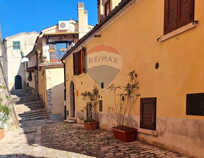 Casa con 7 locali in vendita in Via Achille Sannia, Morcone