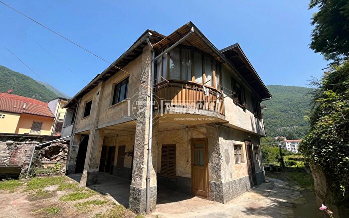 Casa con 7 locali in vendita in Via Oltresoana, Pont Canavese