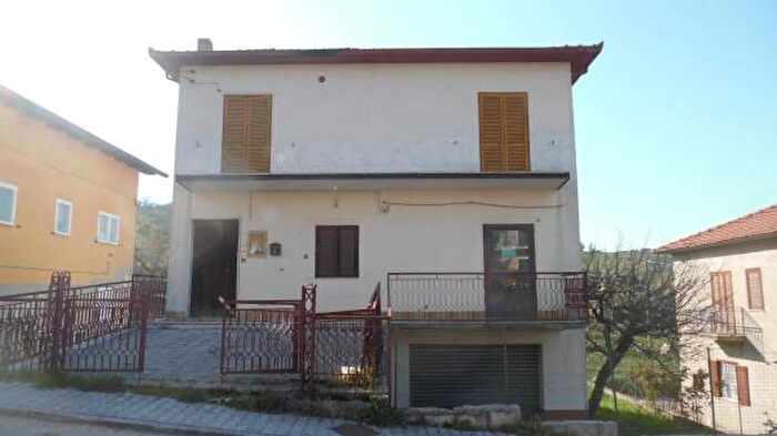 Casa con 6 locali in vendita in Via Novembre, Vallata