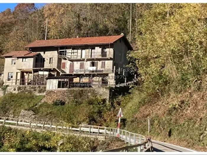 Casa con 6 locali in vendita in Via Luigi Cadorna, Aurano