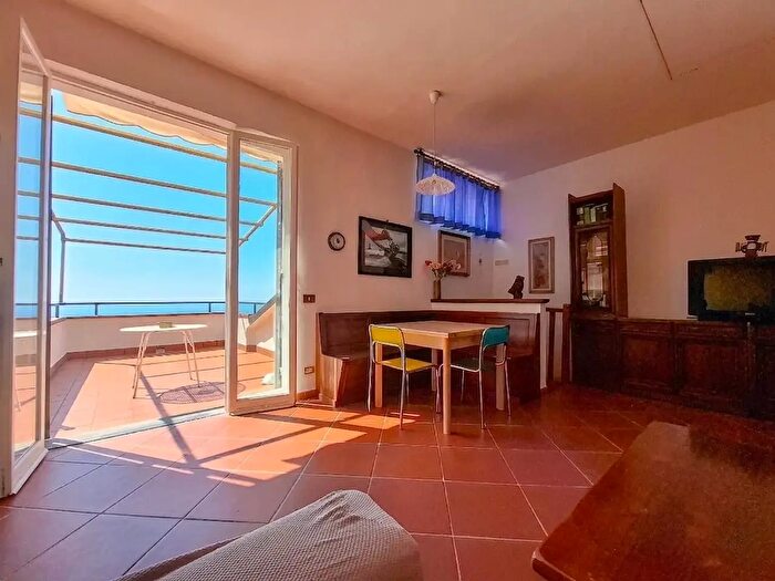 Appartamento quadrilocale in vendita in Lerici