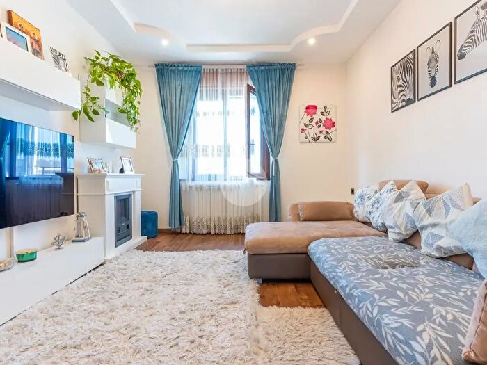 Appartamento trilocale in vendita in Via Padova, Ferrara