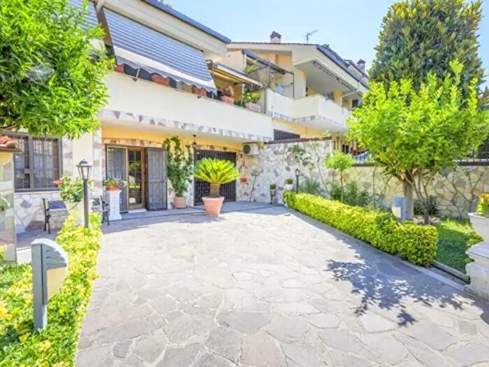 Casa con 6 locali in vendita in Via Castel Madama, Guidonia Montecelio