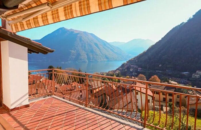 Casa con 11 locali in vendita in Argegno