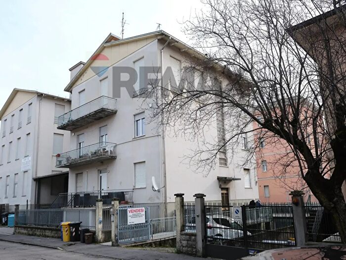 Casa con 6 locali in vendita in Via Risorgimento, Langhirano