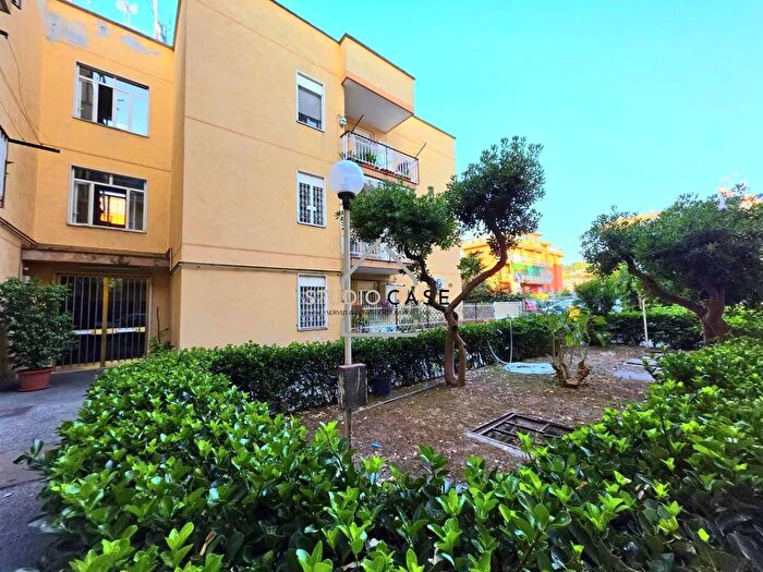 Appartamento quadrilocale in vendita in Via Consolare Campana Quarto, Quarto