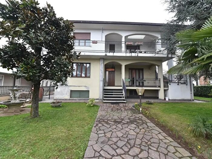 Casa quadrilocale in vendita in Antonio Vivaldi, Canegrate