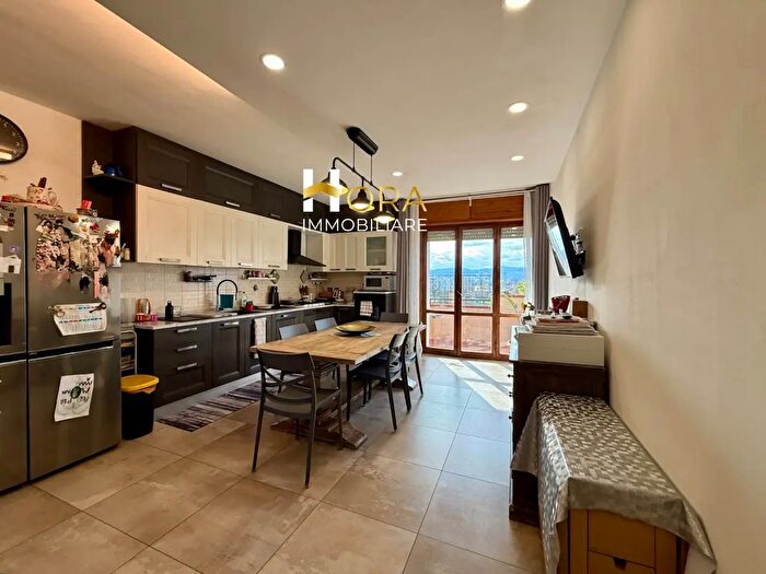 Appartamento con 5 locali in vendita in Via Simone Martini, Firenze