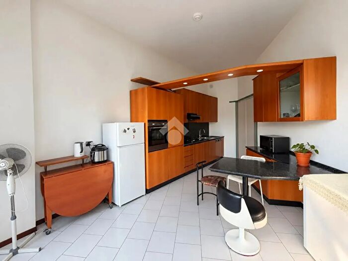 Appartamento trilocale in affitto in Viale Argonne, Milano