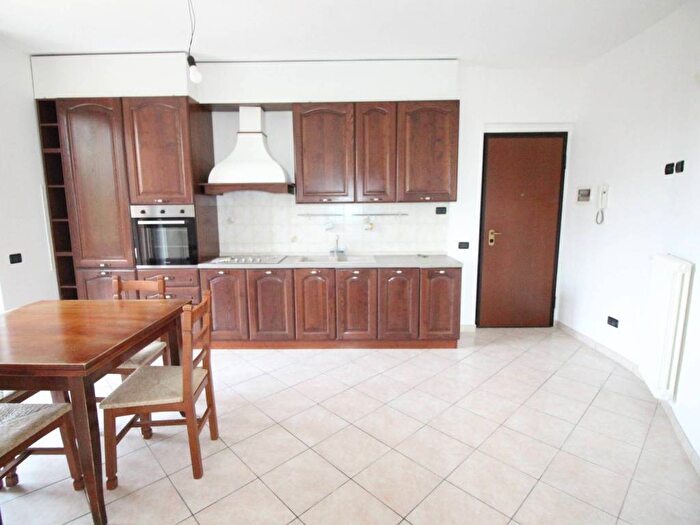 Appartamento bilocale in affitto in Via Cantaluppi, Lipomo