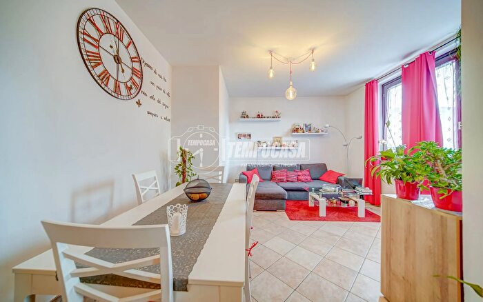 Appartamento trilocale in vendita in Via Borghi, Biandronno