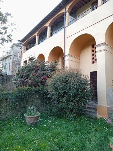 Appartamento con 20 locali in vendita in Villa Basilica, Villa Basilica
