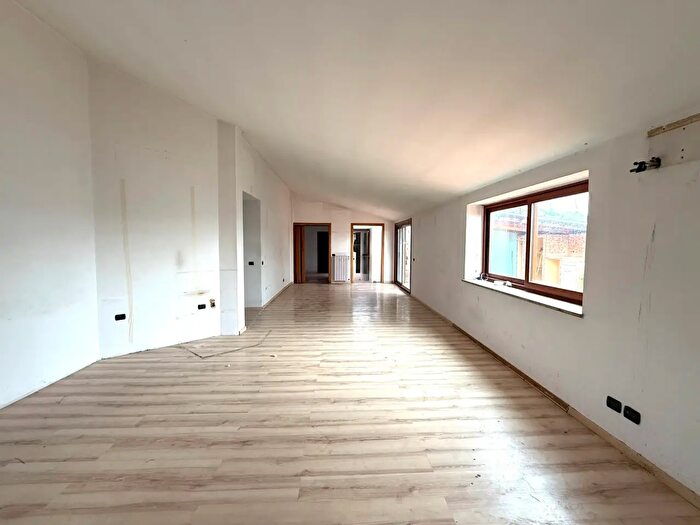 Appartamento con 9 locali in vendita in Olbia