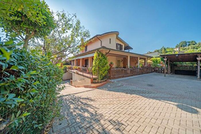 Casa con 6 locali in vendita in Via Ilaria Alpi, Perugia