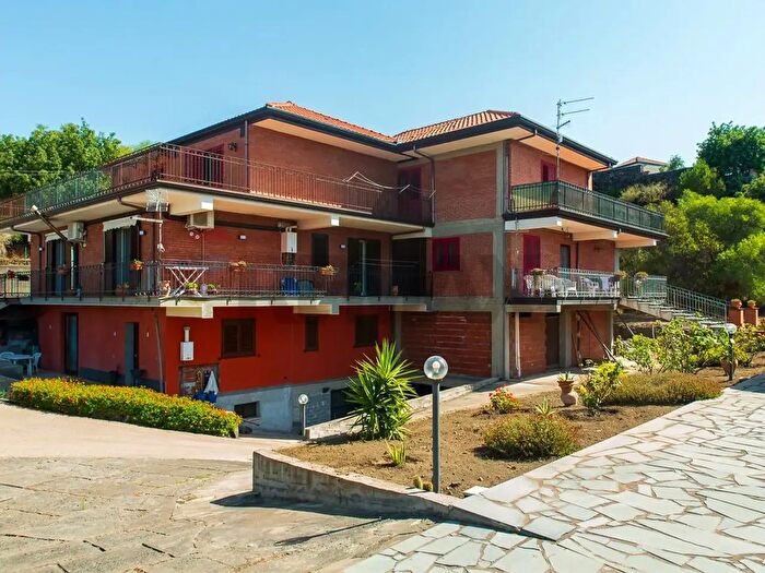 Appartamento con 7 locali in vendita in Via l Aquila, Mascalucia