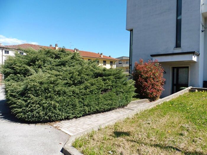 Appartamento con 6 locali in affitto in Centro, Villaverla