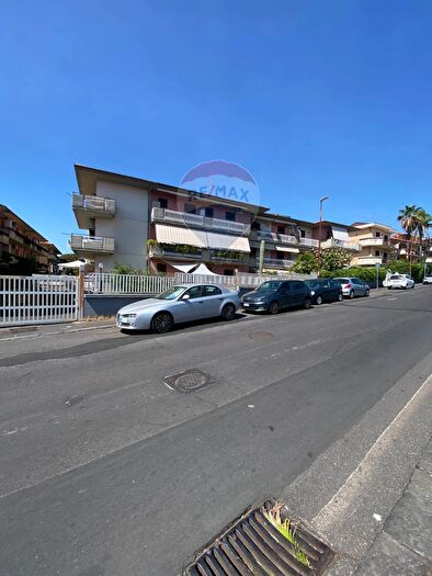 Appartamento con 6 locali in vendita in Giovanni Guglielmino, Tremestieri Etneo