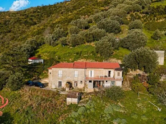 Casa con 6 locali in vendita in Via Santa Croce, Castellabate