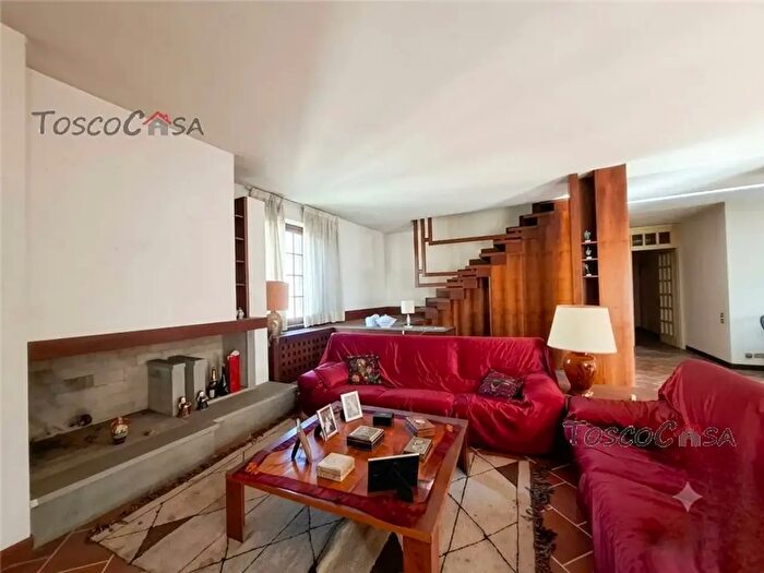 Casa con 10 locali in vendita in Fucecchio