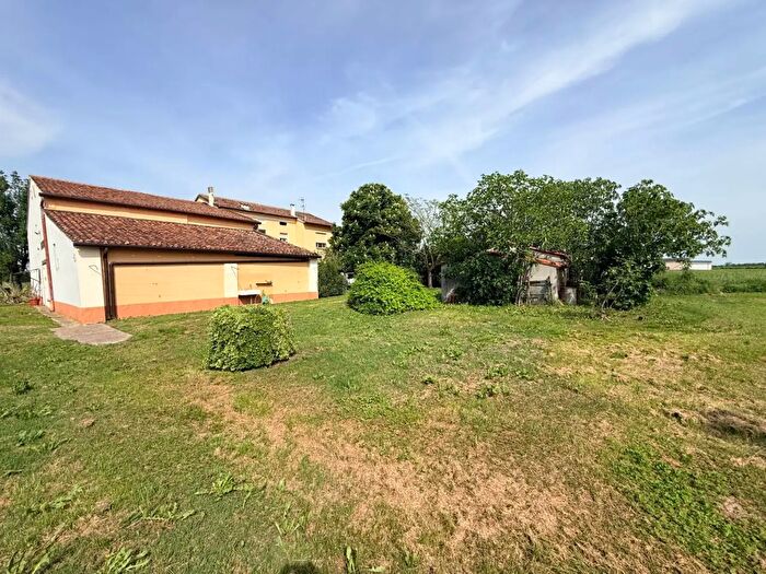 Casa con 5 locali in vendita in Magnacavallo