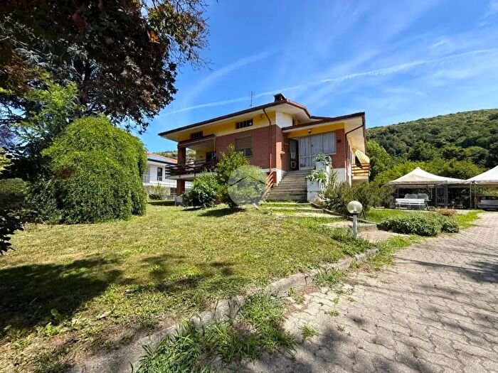 Casa con 8 locali in vendita in Str Palazzo, Bollengo