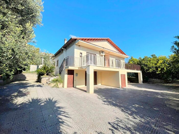 Casa con 6 locali in vendita in Via Colle Noce, Velletri