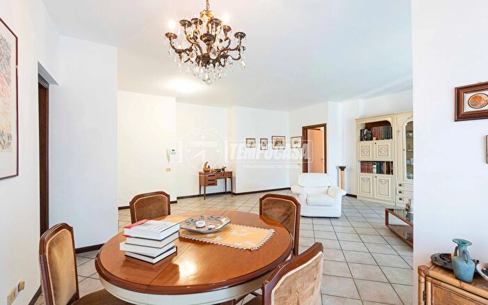 Appartamento con 5 locali in vendita in Via Enrico Fermi, Lurago DErba