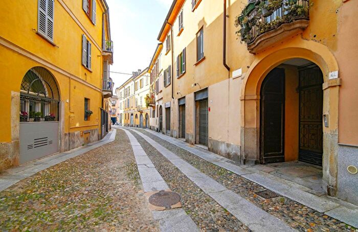 Appartamento bilocale in vendita in Via Volta, Pavia