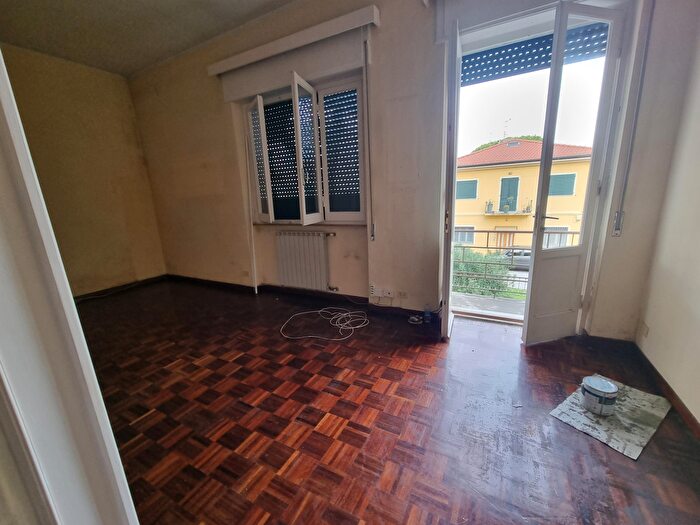 Appartamento con 5 locali in vendita in Viareggio