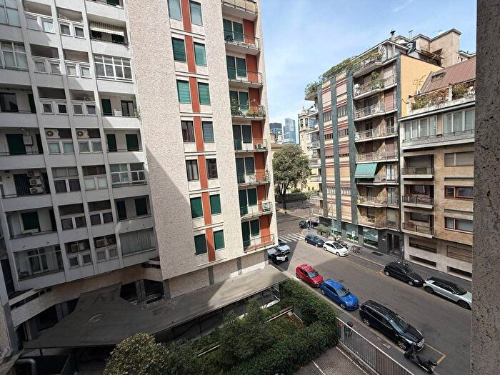Appartamento bilocale in affitto in Via Antonio Locatelli, Centrale, Milano