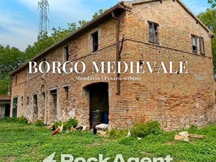 Casa quadrilocale in vendita in Contrada Fontevecchia, Mondavio