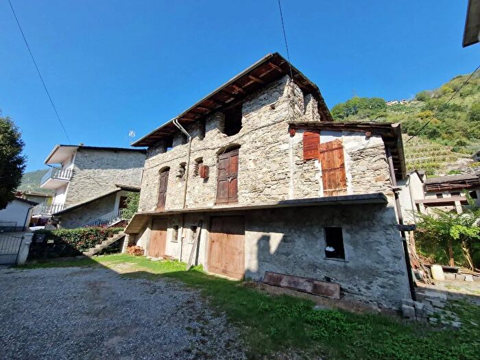 Casa con 6 locali in vendita in Via Morano, Ardenno