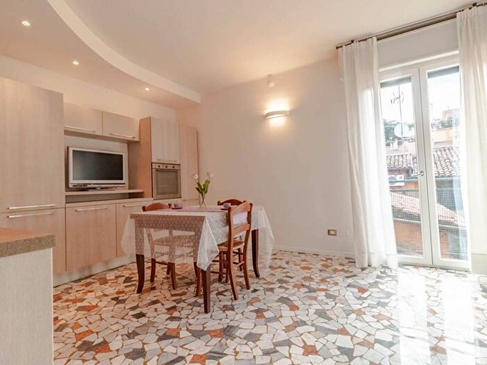 Appartamento trilocale in affitto in Via del Pratello, San Felice, Bologna