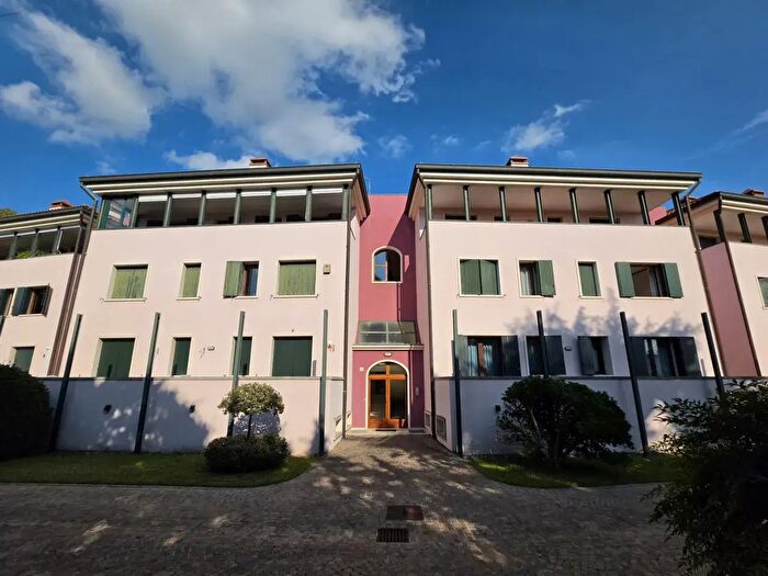 Appartamento trilocale in vendita in Via Santo Stefano, Este