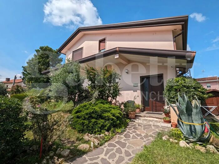 Casa con 9 locali in vendita in Rosolina