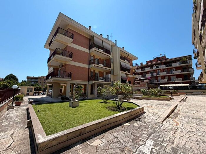 Appartamento quadrilocale in affitto in Via dei Sette Metri, Morena, Roma