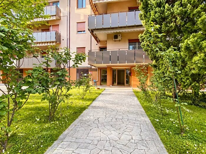 Appartamento trilocale in vendita in Via del Carso, Vicenza