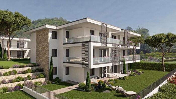 Appartamento trilocale in vendita in Via Provinciale, Alzano Lombardo