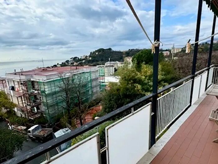 Appartamento con 6 locali in affitto in Via Amerigo Vespucci, Genova