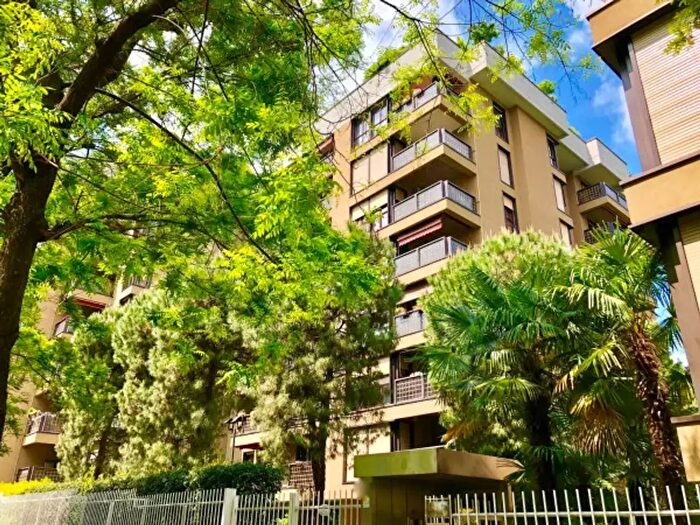 Appartamento trilocale in affitto in Via Francesco Caracciolo, Milano