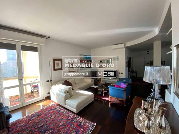 Appartamento con 5 locali in vendita in adze viale Muratori, Sant'Agnese Università, Modena