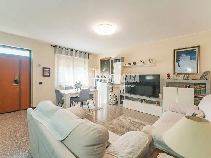 Casa trilocale in vendita in Via Cavour, Albairate