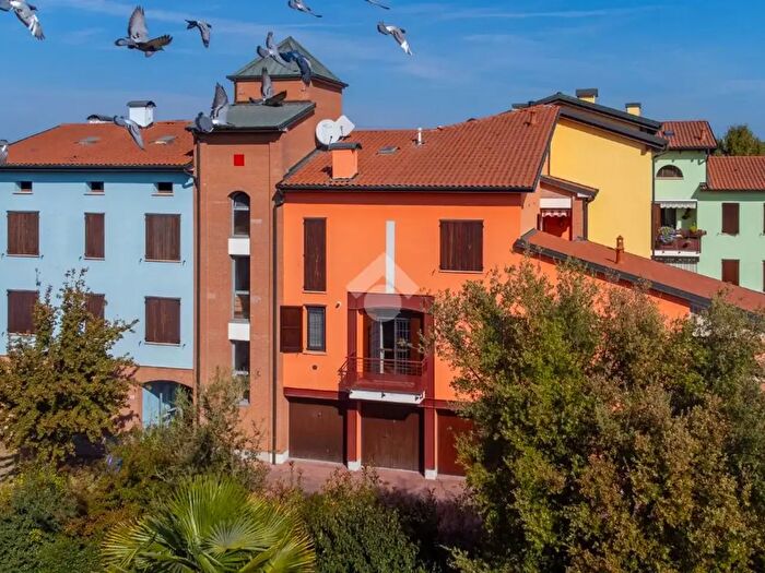 Appartamento quadrilocale in vendita in Piazzetta dei Lilla, Bagnolo In Piano