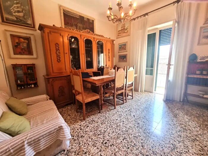 Appartamento con 5 locali in vendita in Viareggio