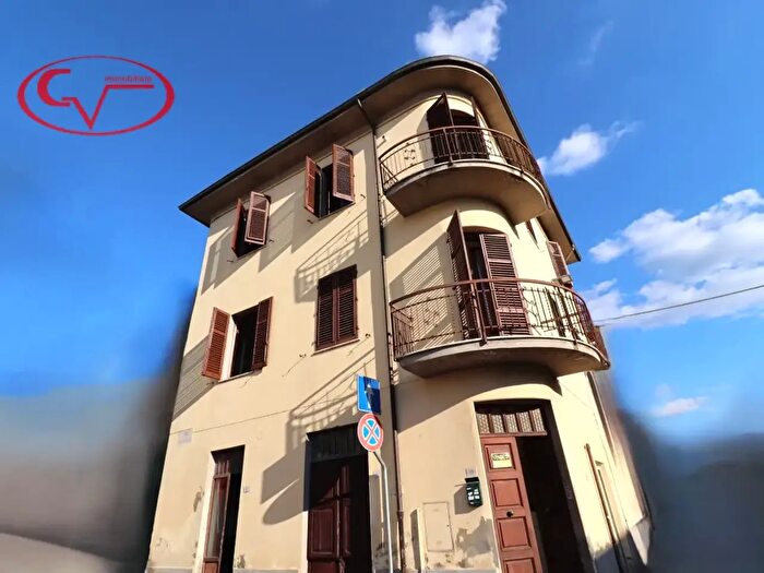 Casa con 6 locali in vendita in Levane, Montevarchi