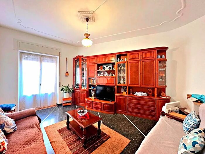 Appartamento quadrilocale in vendita in Via Nino Oxilia, Savona